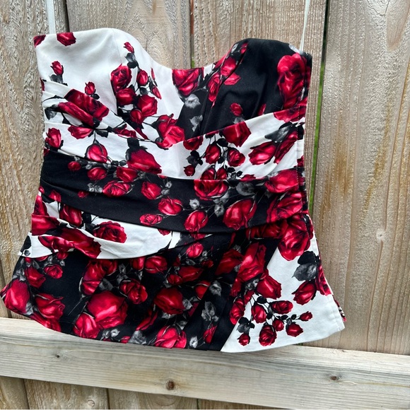 White House Black Market Tops - White House Black Market Red Black & White Floral Camisole Strapless Top size O